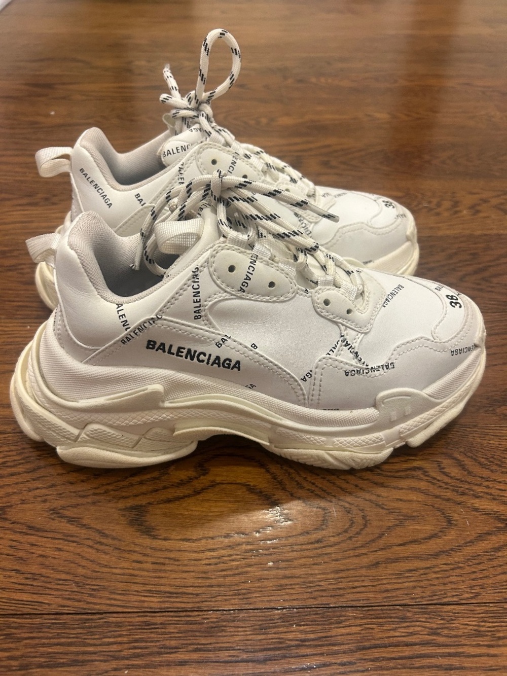Balenciaga triple s sneaker size 8